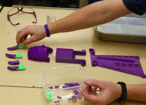 Niềm vui từ những chiếc tay giả 3D